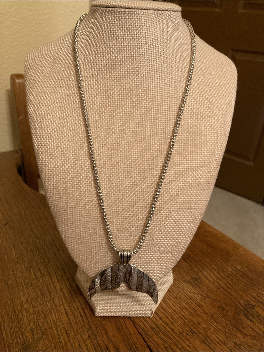 Mermaid Tail 🧜‍♀️ Pendant Necklace Silver Tone NWOT